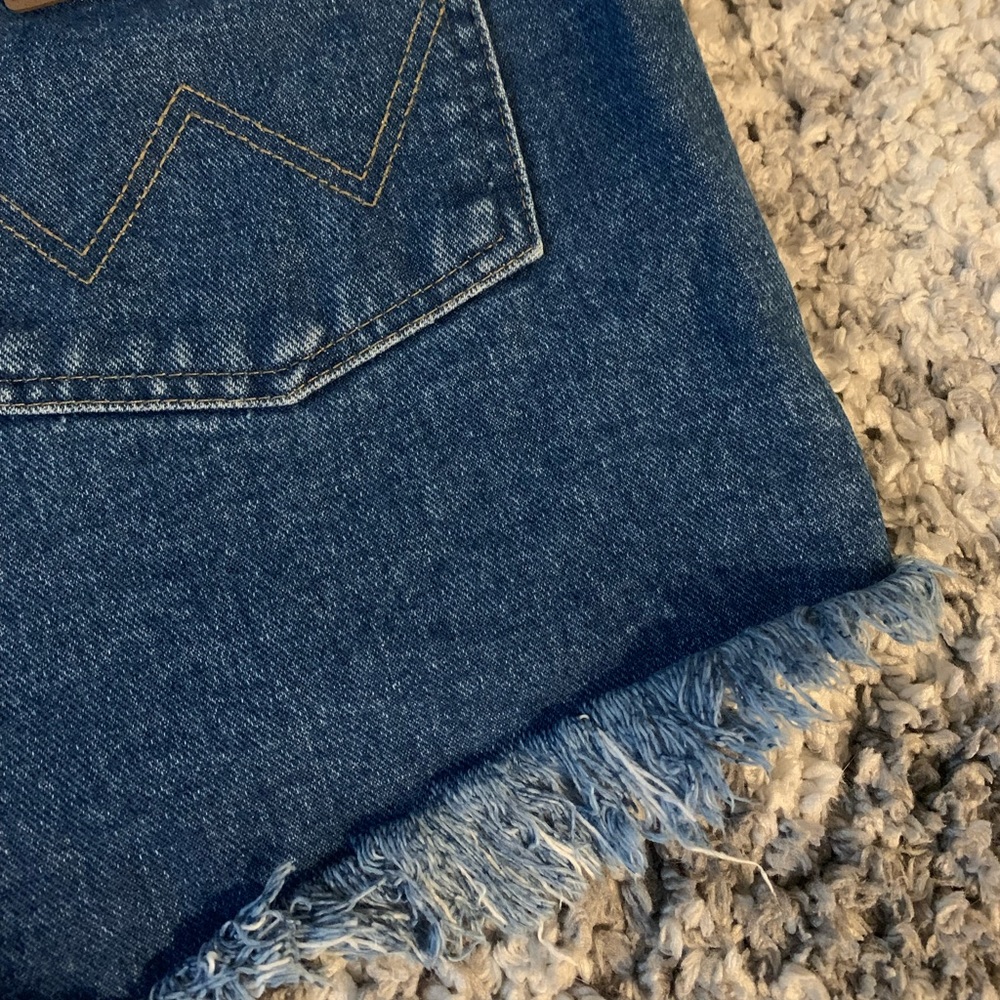 Wrangler Cut Off Shorts - Picture 7 of 7